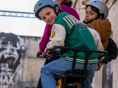 Le casque est-il obligatoire en trottinette ou vélo électrique ?